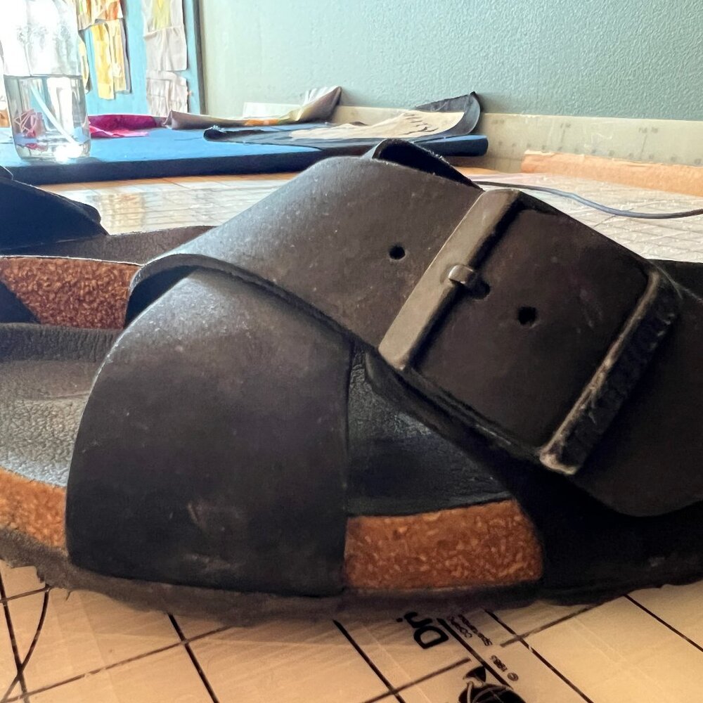 Birkenstock Women's Black Cross-Strap Sandals - Picture 7 of 12